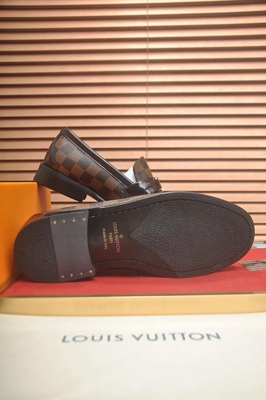 Men's men's shoes 💰540💶 [LV] (original single cowhide lining) 🍀LV's latest genuine leather business suit shoes are launched simultaneously on the official website. The first-layer cowhide imported from Italy is made of heavy gold, 💥official website 1:1 rubber outsole. Versatile to wear, high-end without losing class, and the color combination is extraordinary. This four-season style is alluring when worn on your feet, showing off your big-name flair. Standard code 39-45 (45 customized)